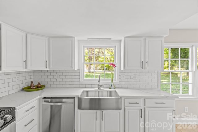 1401 Cedarwood Lane, Charlotte, NC 28212