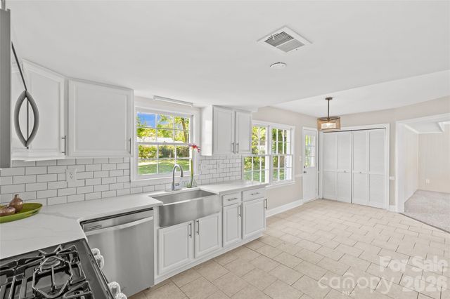 1401 Cedarwood Lane, Charlotte, NC 28212