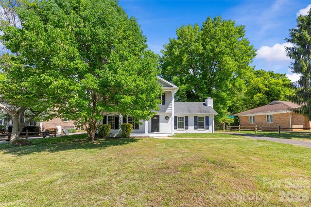 1401 Cedarwood Lane, Charlotte, NC 28212