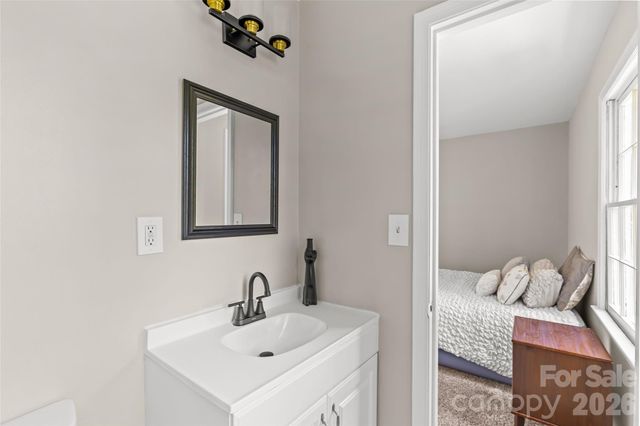 1401 Cedarwood Lane, Charlotte, NC 28212