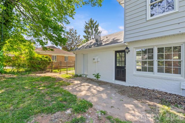 1401 Cedarwood Lane, Charlotte, NC 28212