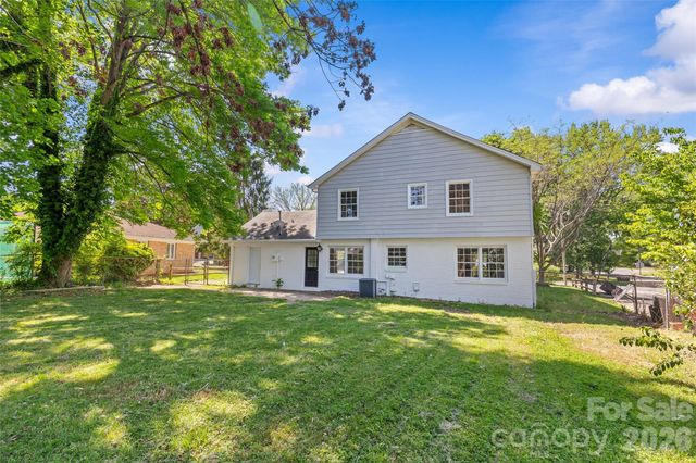 1401 Cedarwood Lane, Charlotte, NC 28212