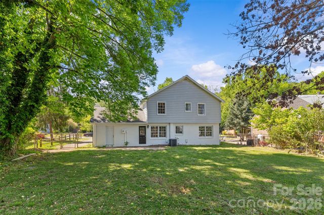 1401 Cedarwood Lane, Charlotte, NC 28212