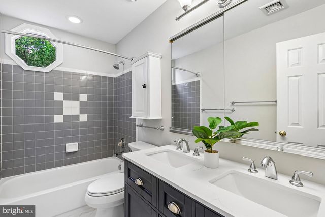 25 ANDREW DR, Lawrence, NJ 08648