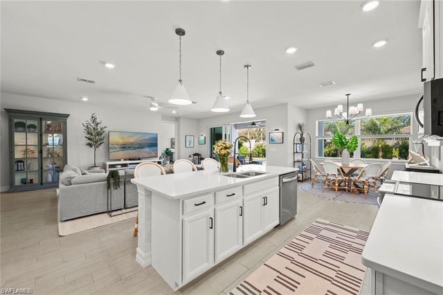 10581 Woodchuck LN, Bonita Springs, FL 34135