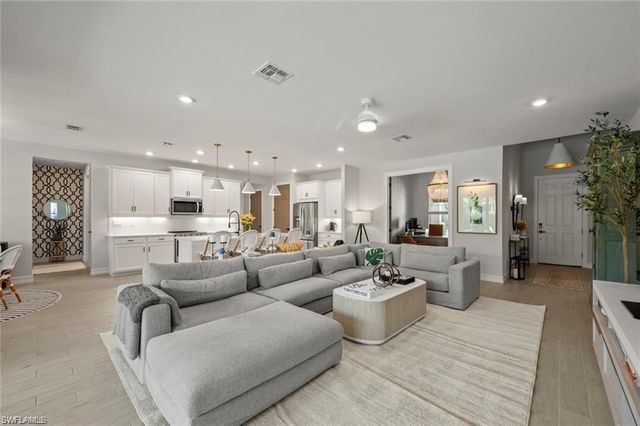 10581 Woodchuck LN, Bonita Springs, FL 34135