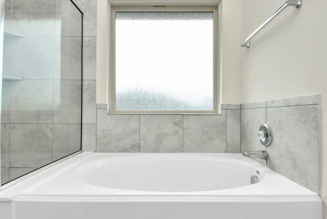 6050 Oakland Bluff Lane, Porter, TX 77365