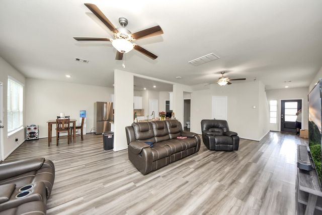 6050 Oakland Bluff Lane, Porter, TX 77365