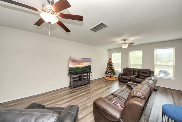 6050 Oakland Bluff Lane, Porter, TX 77365