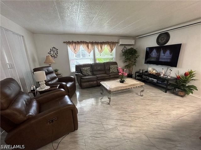 857 Manatee RD, Naples, FL 34114