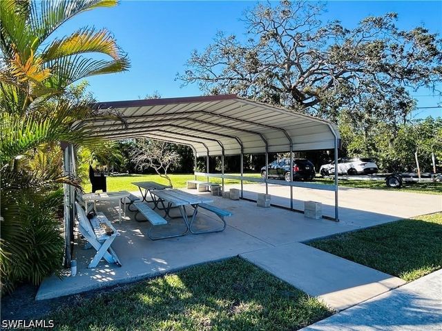 857 Manatee RD, Naples, FL 34114