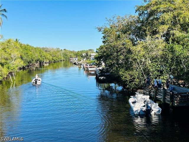 857 Manatee RD, Naples, FL 34114