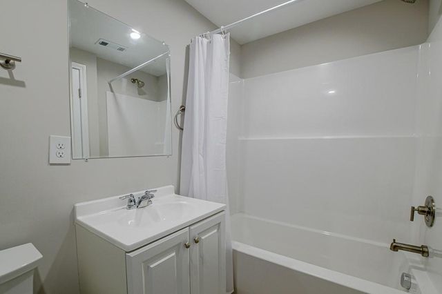 896 King Rd, Jonesboro, GA 30236