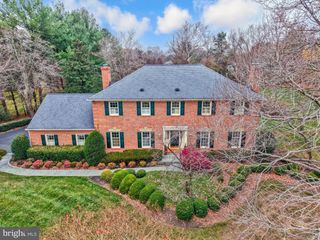 10100 WALKER LAKE DR, Great Falls, VA 22066