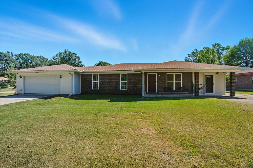 311 Glenhaven Cir, Hattiesburg, MS 39401