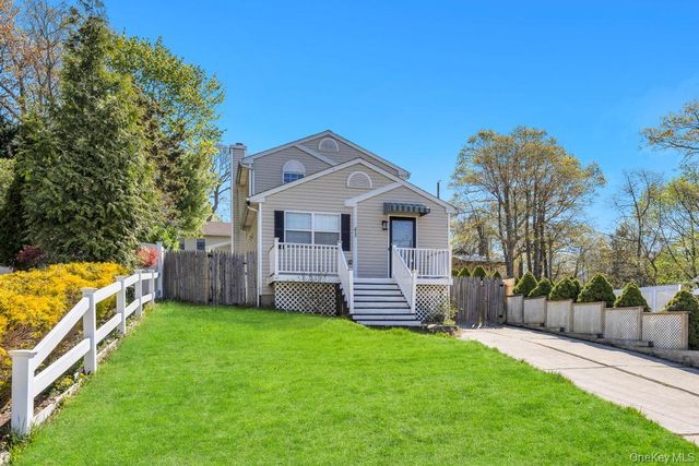 43 Comus Road, Rocky Point, NY 11778