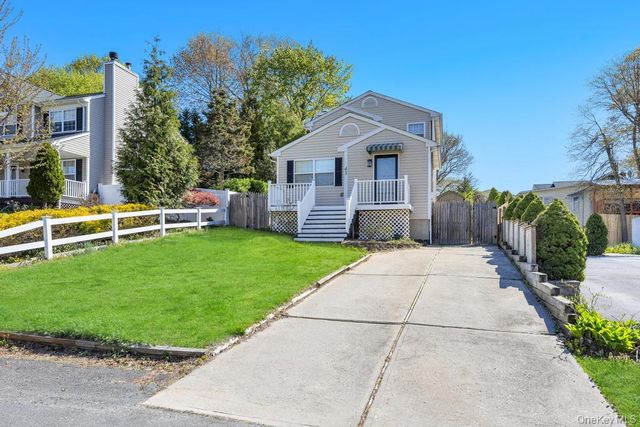 43 Comus Road, Rocky Point, NY 11778