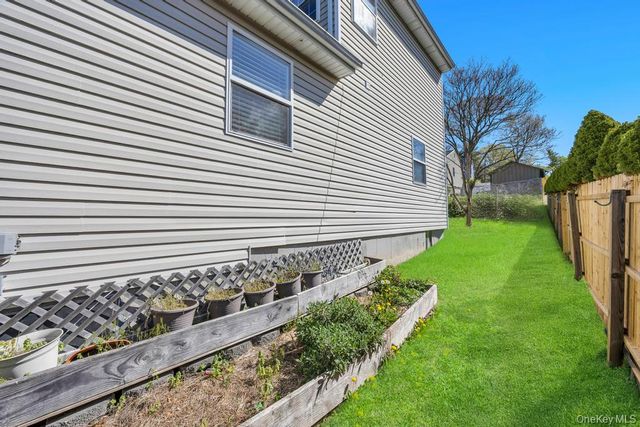 43 Comus Road, Rocky Point, NY 11778