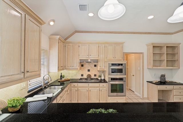 1105 Hills Creek Drive, Mckinney, TX 75072
