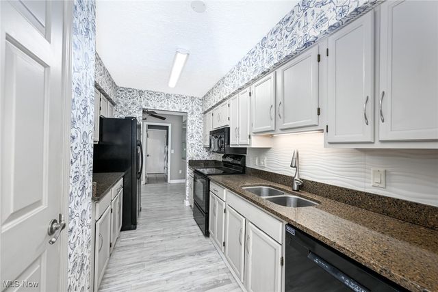 7121 W Cross Creek Trail, Brecksville, OH 44141