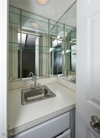 7121 W Cross Creek Trail, Brecksville, OH 44141