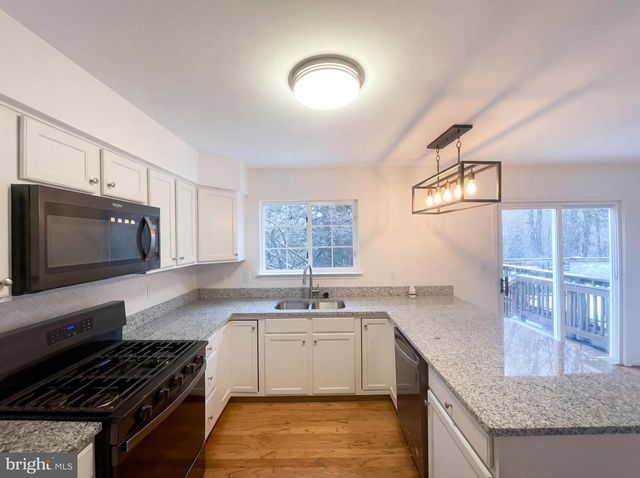 9228 KRISTY DR, Manassas Park, VA 20111