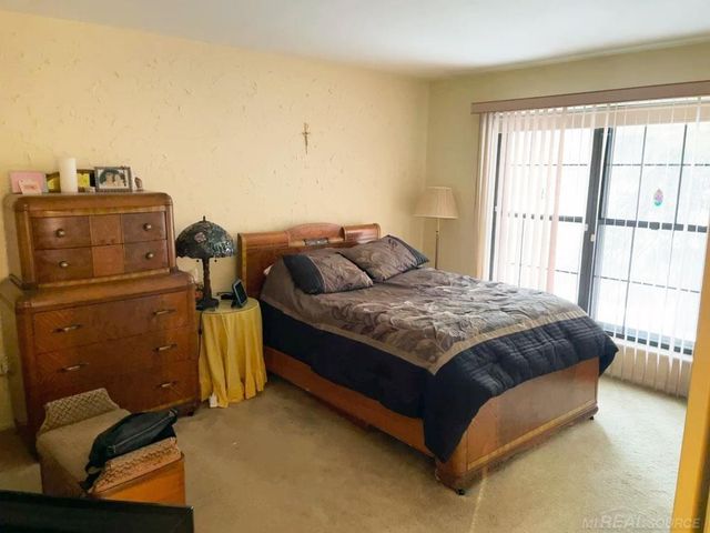 2684 Roundtree Drive, Troy, MI 48083