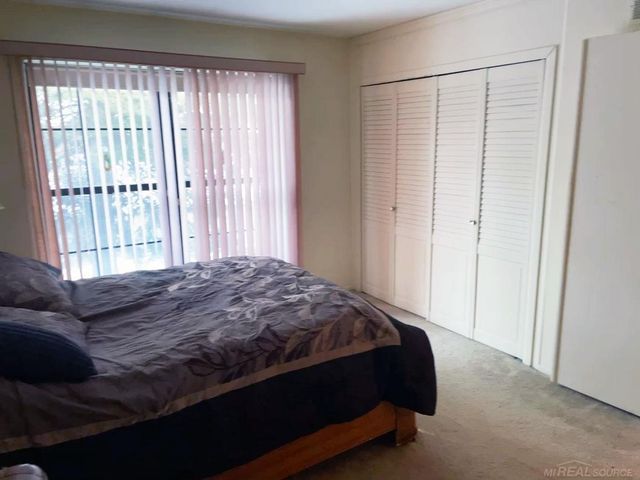 2684 Roundtree Drive, Troy, MI 48083