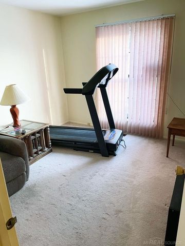 2684 Roundtree Drive, Troy, MI 48083