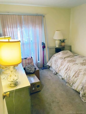 2684 Roundtree Drive, Troy, MI 48083