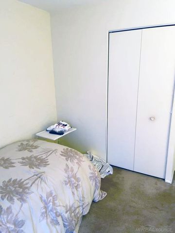 2684 Roundtree Drive, Troy, MI 48083