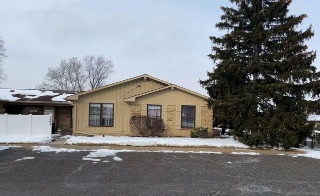 2684 Roundtree Drive, Troy, MI 48083