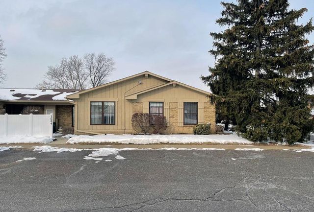 2684 Roundtree Drive, Troy, MI 48083