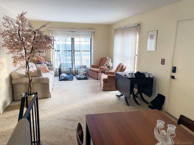 2684 Roundtree Drive, Troy, MI 48083