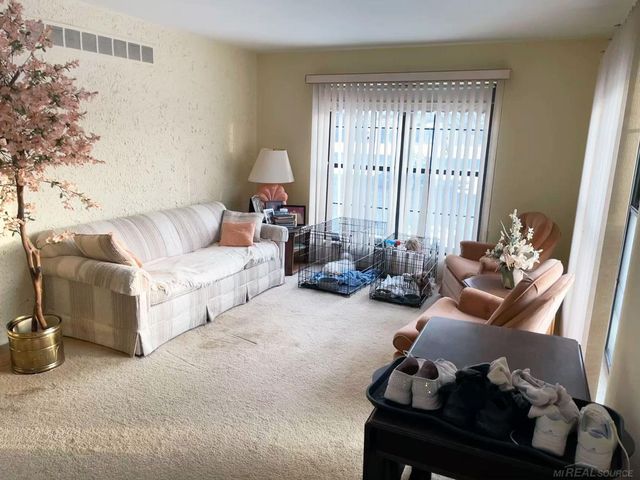 2684 Roundtree Drive, Troy, MI 48083