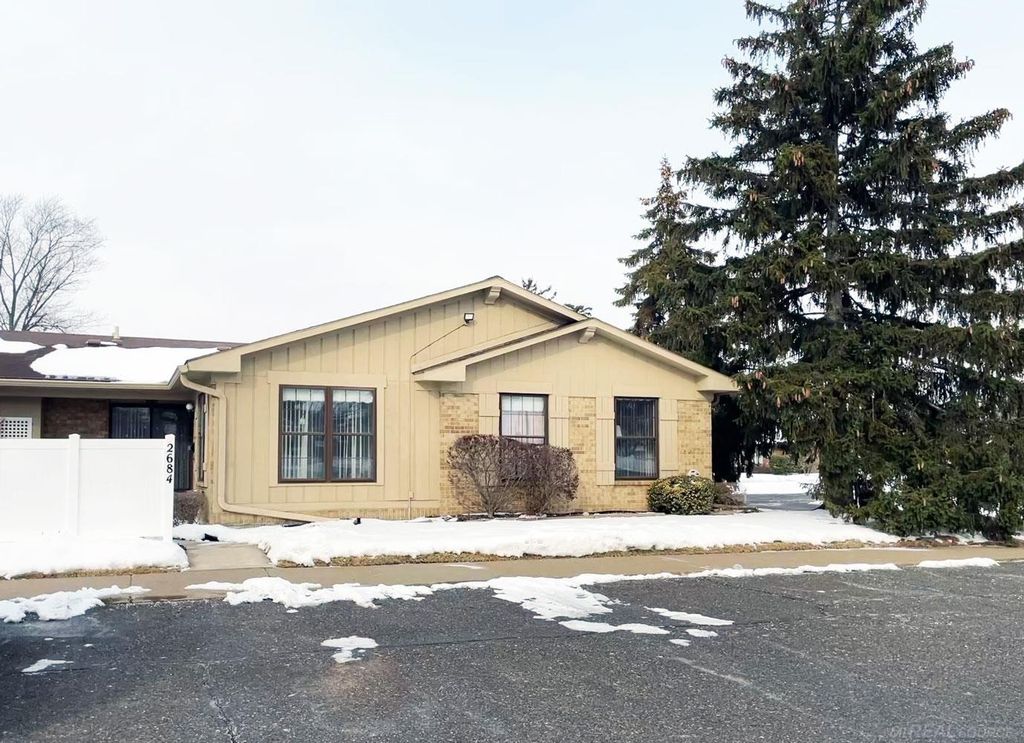 2684 Roundtree Drive, Troy, MI 48083