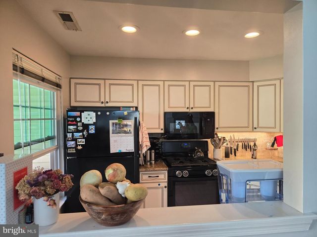 27 HUBER CT, Hightstown, NJ 08520