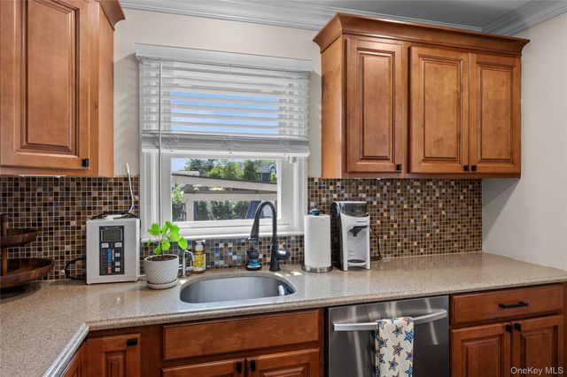 241 Houston Street, Lindenhurst, NY 11757