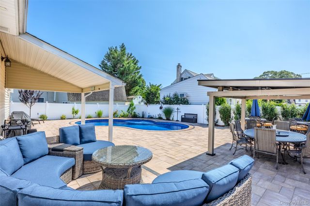 241 Houston Street, Lindenhurst, NY 11757