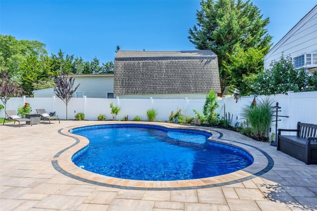 241 Houston Street, Lindenhurst, NY 11757