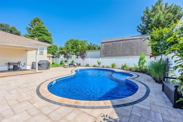 241 Houston Street, Lindenhurst, NY 11757