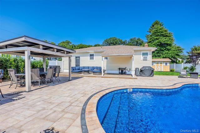 241 Houston Street, Lindenhurst, NY 11757