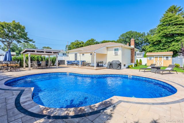 241 Houston Street, Lindenhurst, NY 11757