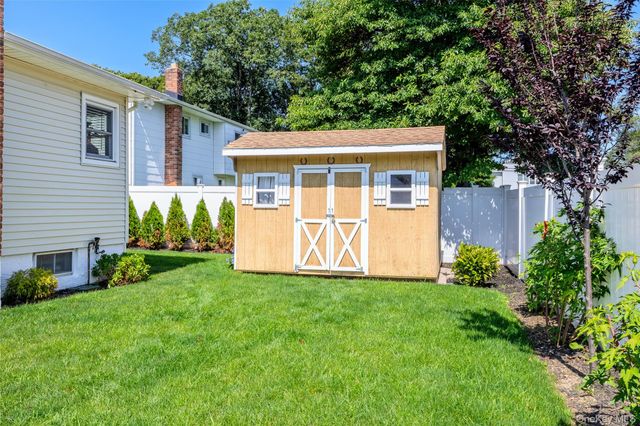 241 Houston Street, Lindenhurst, NY 11757