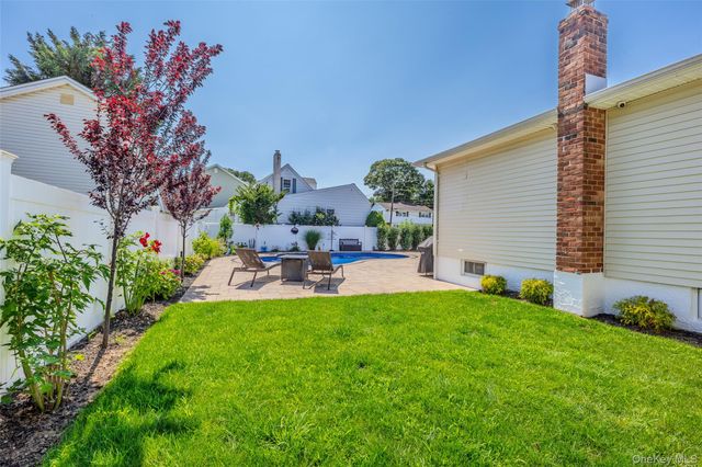 241 Houston Street, Lindenhurst, NY 11757