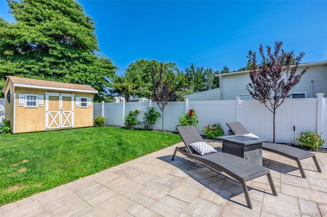241 Houston Street, Lindenhurst, NY 11757