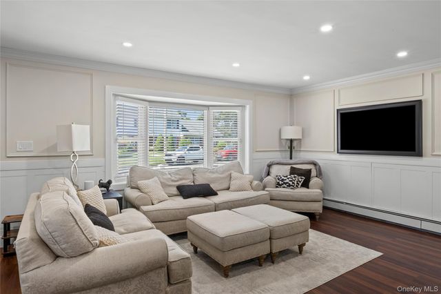 241 Houston Street, Lindenhurst, NY 11757