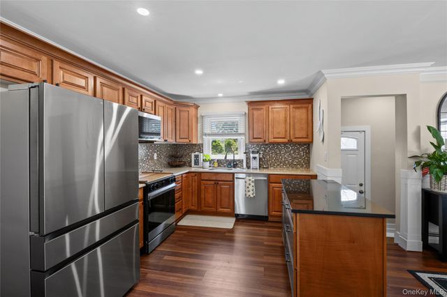 241 Houston Street, Lindenhurst, NY 11757