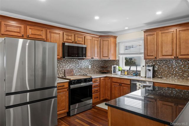 241 Houston Street, Lindenhurst, NY 11757