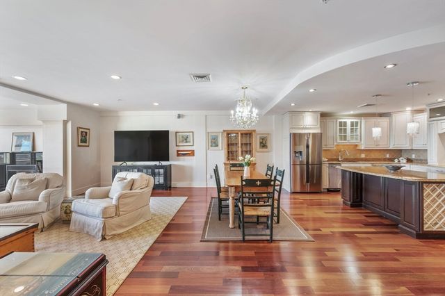 1 Longbeach Ave 202, Hull, MA 02045